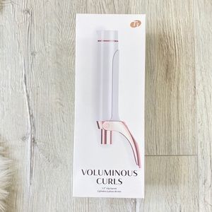 T3 Voluminous curls 1.5 clip barrel